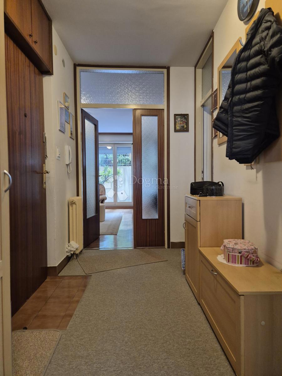 AMPIO APPARTAMENTO CURATO CON TERRAZZA E GIARDINO – VISOKA