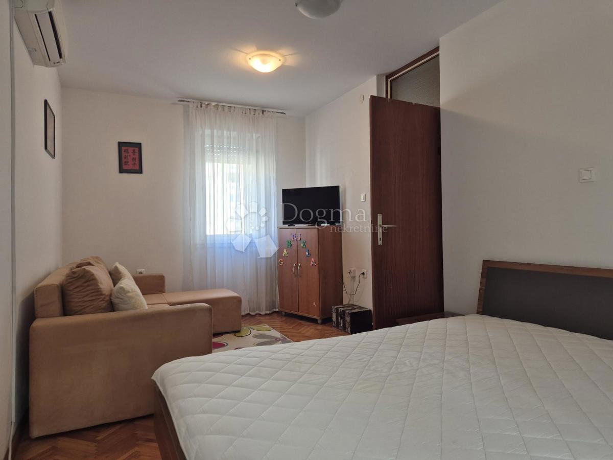 AMPIO APPARTAMENTO CURATO CON TERRAZZA E GIARDINO – VISOKA