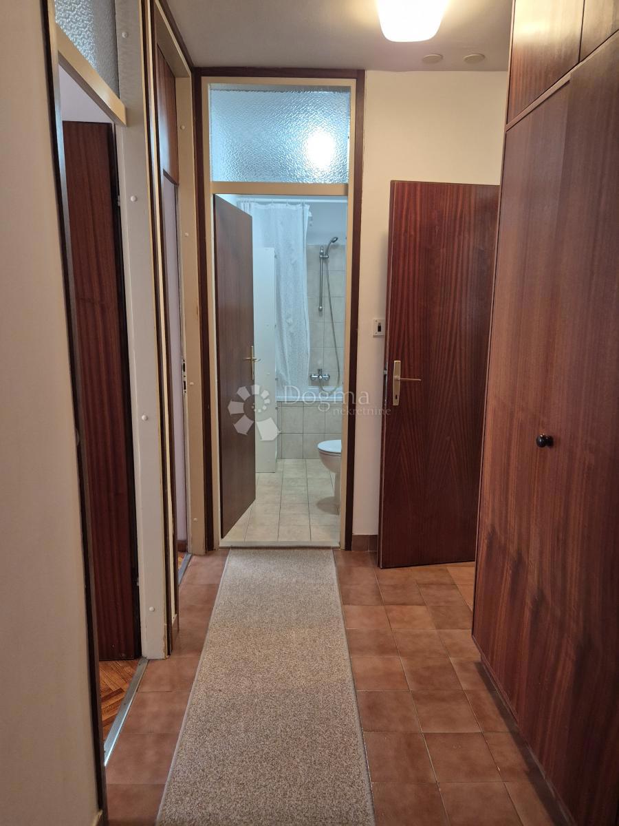 AMPIO APPARTAMENTO CURATO CON TERRAZZA E GIARDINO – VISOKA