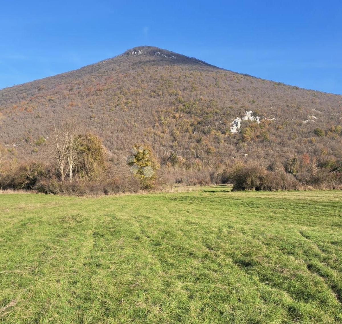 Terreno edificabile Gornja Ploča, Lovinac, 10.000m2