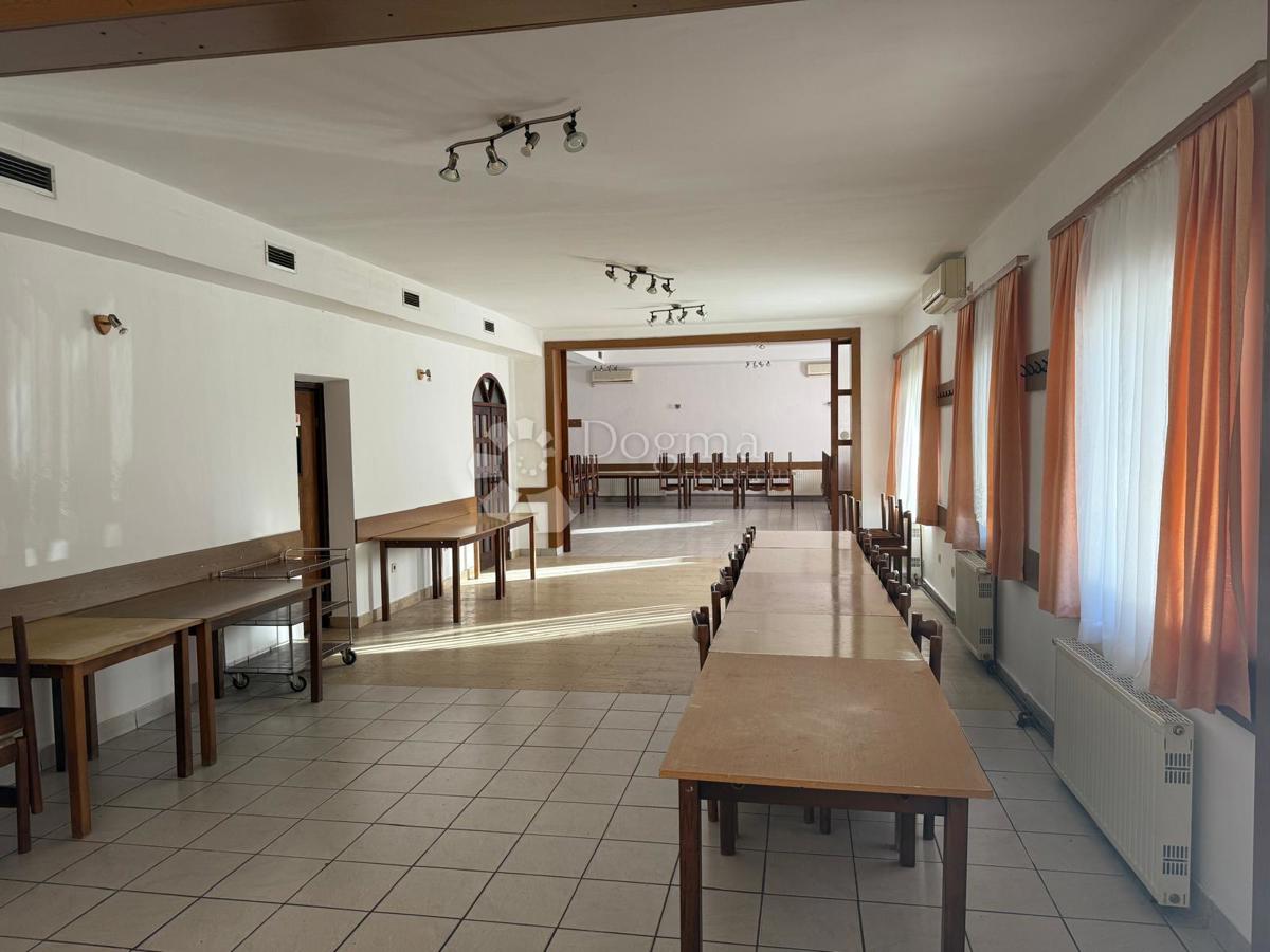 Locale commerciale Ivanec, 372m2