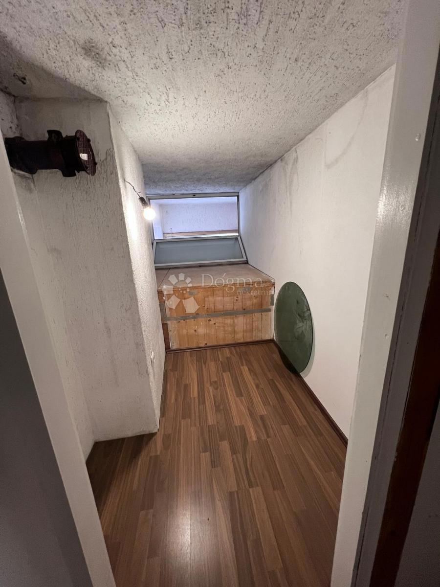 Locale commerciale Červar-Porat, Poreč, 37m2