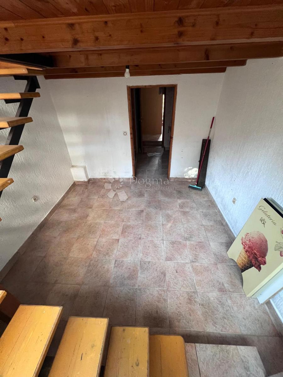 Locale commerciale Červar-Porat, Poreč, 37m2