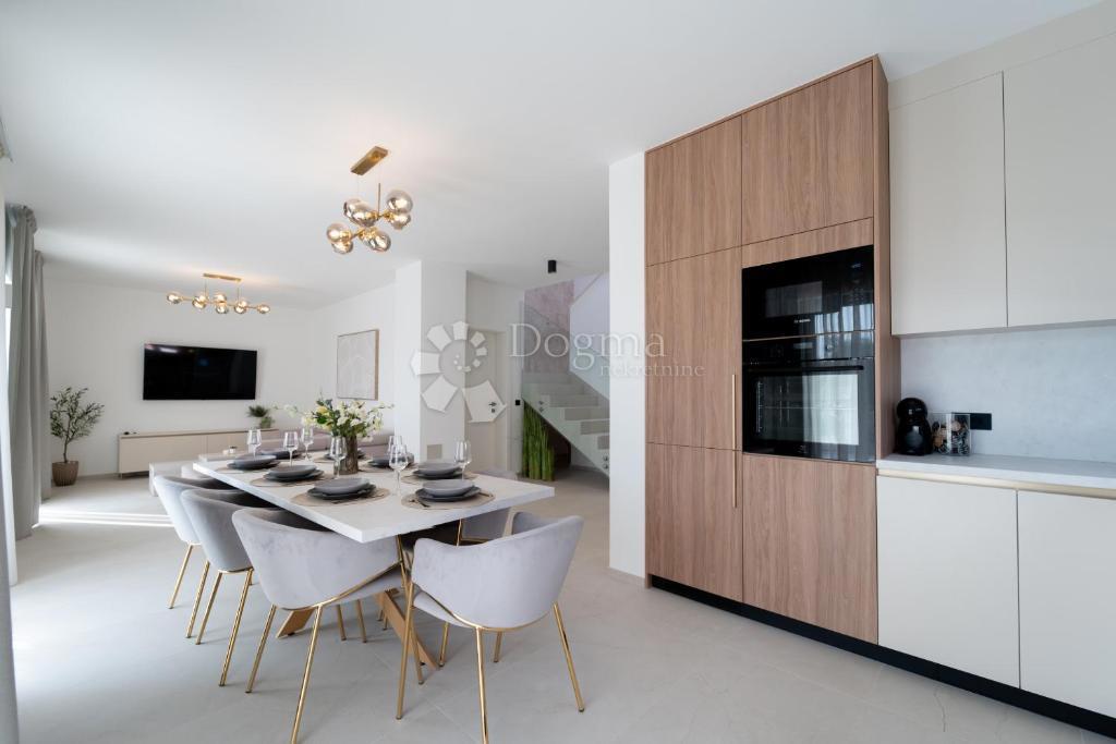 Casa Turanj, Sveti Filip I Jakov, 166,60m2