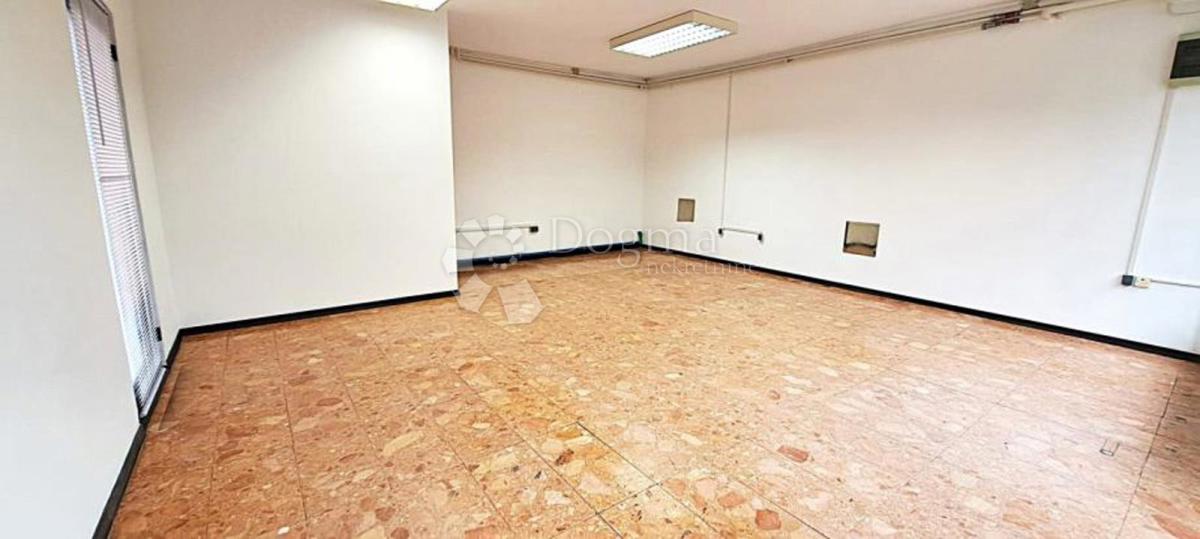 Locale commerciale Centar, Jastrebarsko, 37,50m2