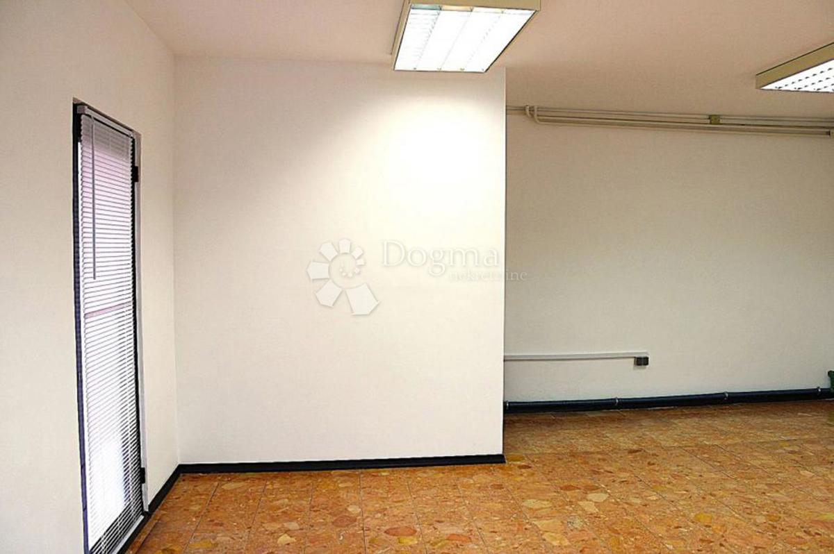 Locale commerciale Centar, Jastrebarsko, 37,50m2