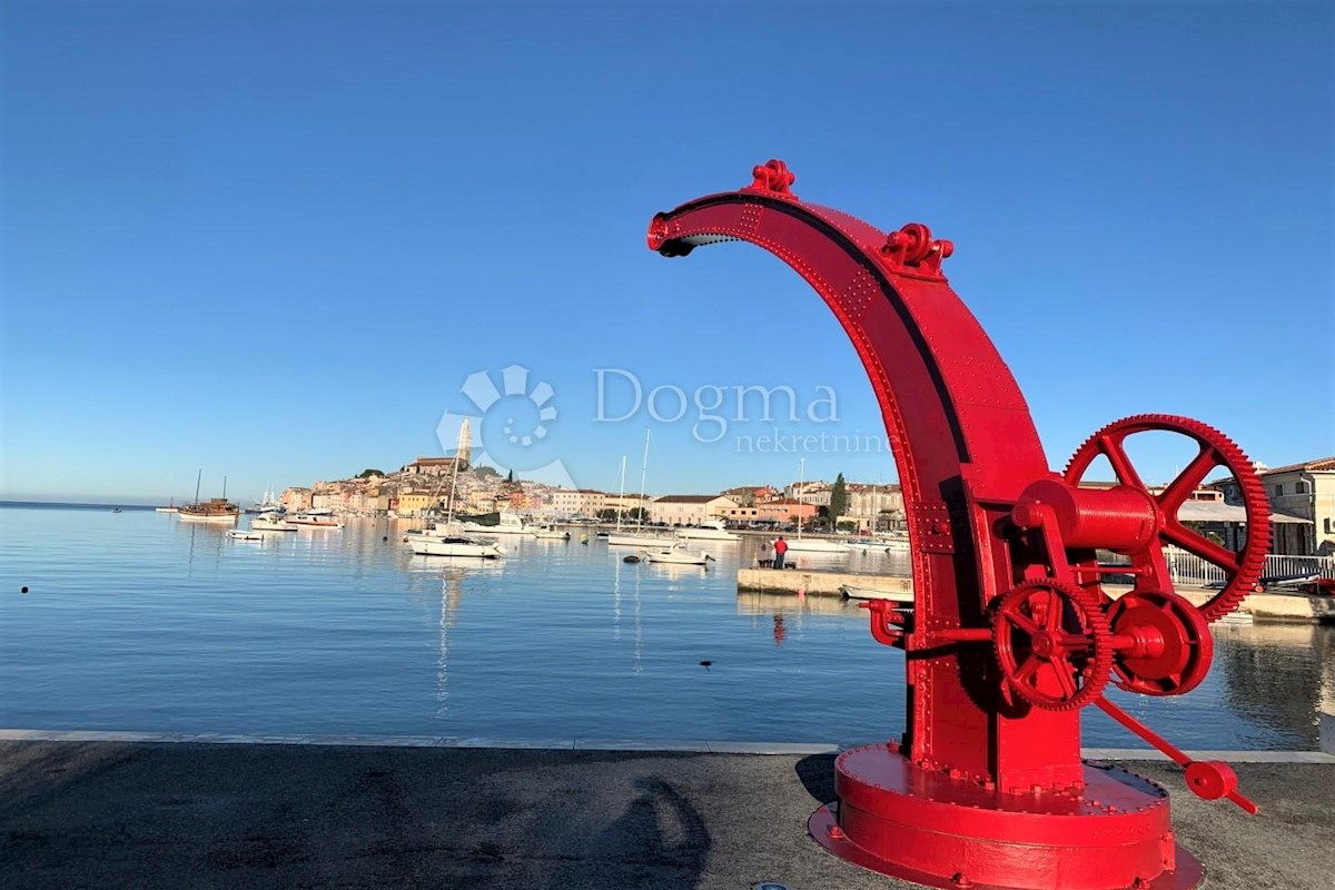 Locale commerciale Rovinj, 392m2