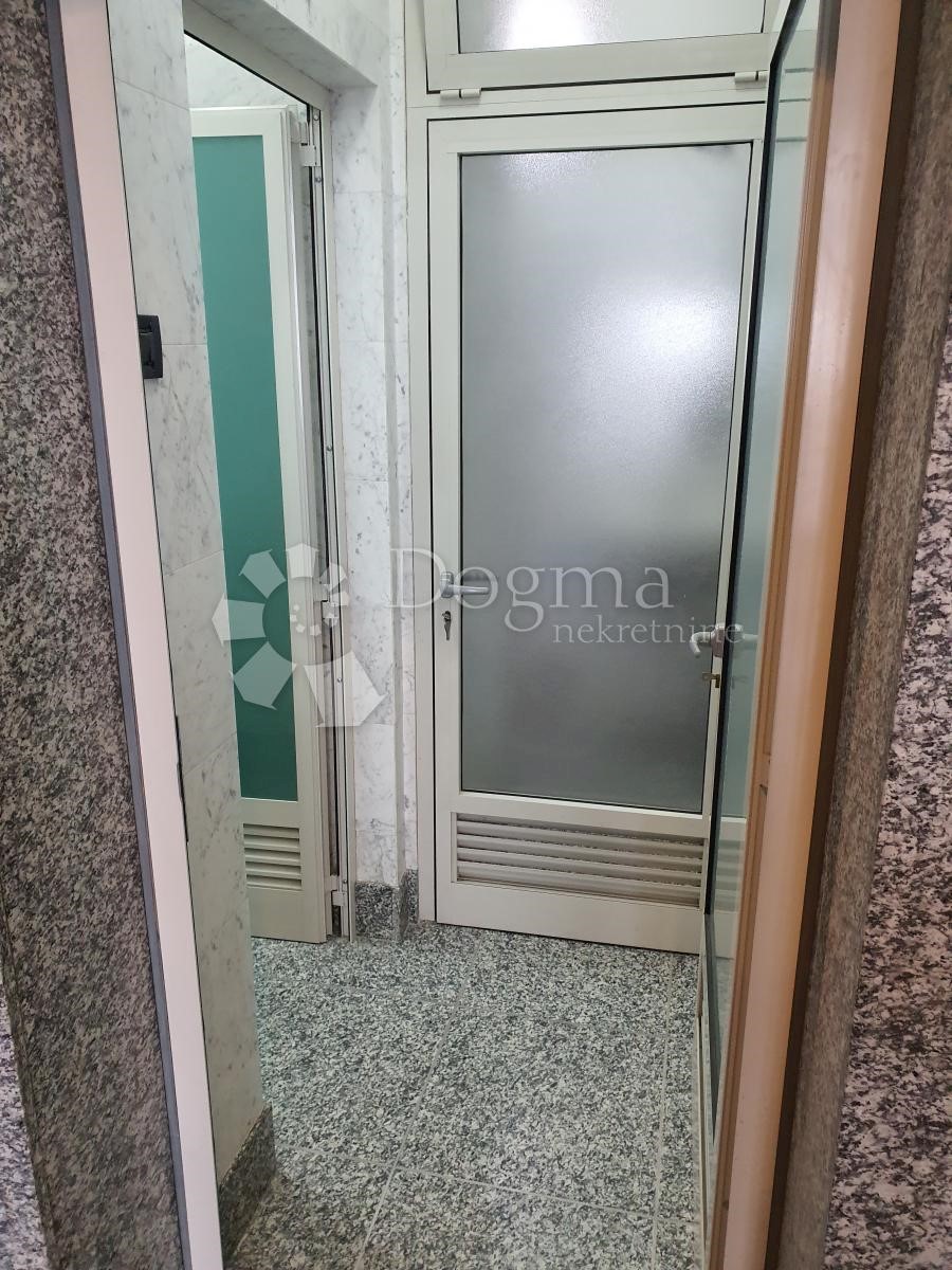 Locale commerciale Škurinje, Rijeka, 54m2