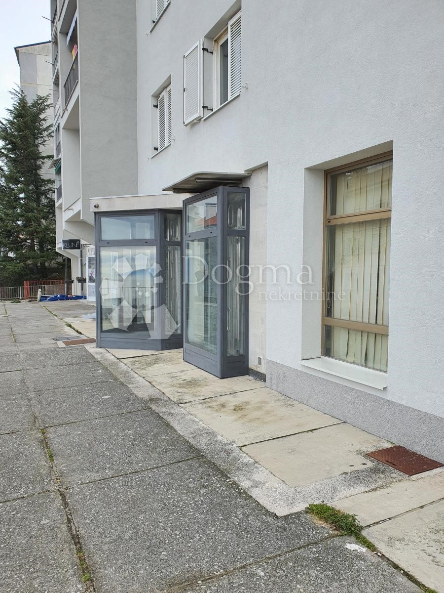 Locale commerciale Škurinje, Rijeka, 54m2