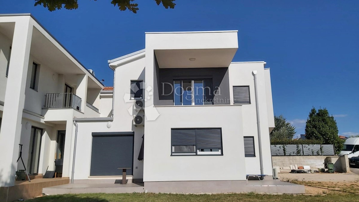 Casa con appartamenti con vista panoramica sul mare