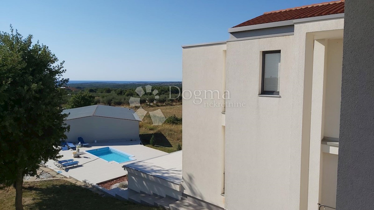 Casa con appartamenti con vista panoramica sul mare