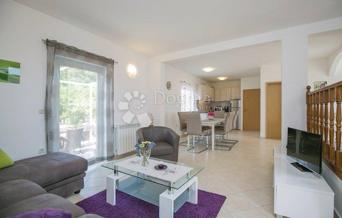 Casa Ravni, Raša, 181m2