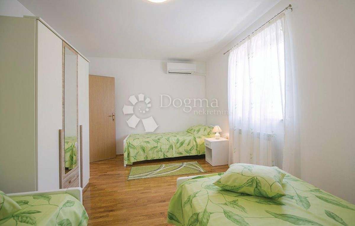 Casa Ravni, Raša, 181m2