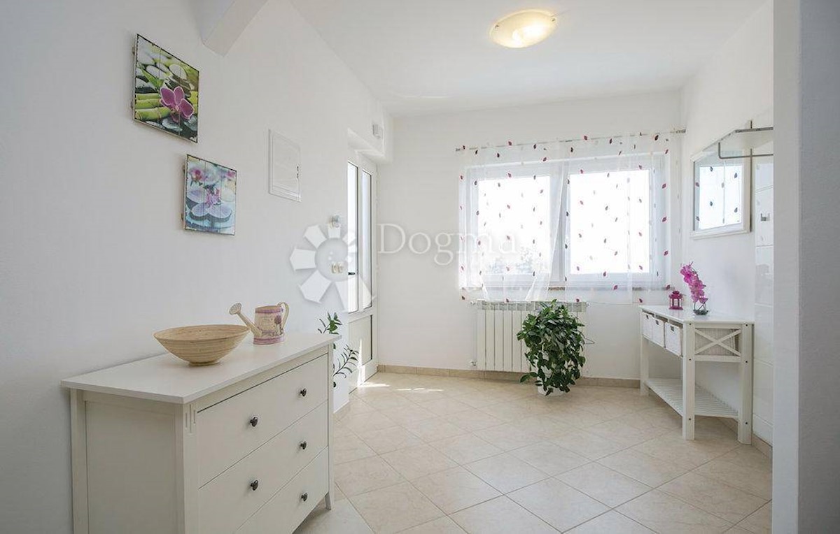 Casa Ravni, Raša, 181m2