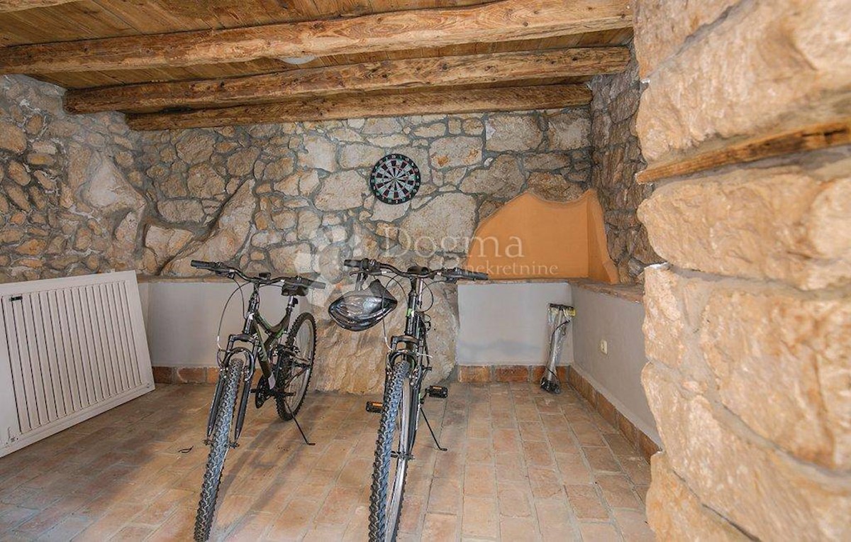 Casa Ravni, Raša, 181m2