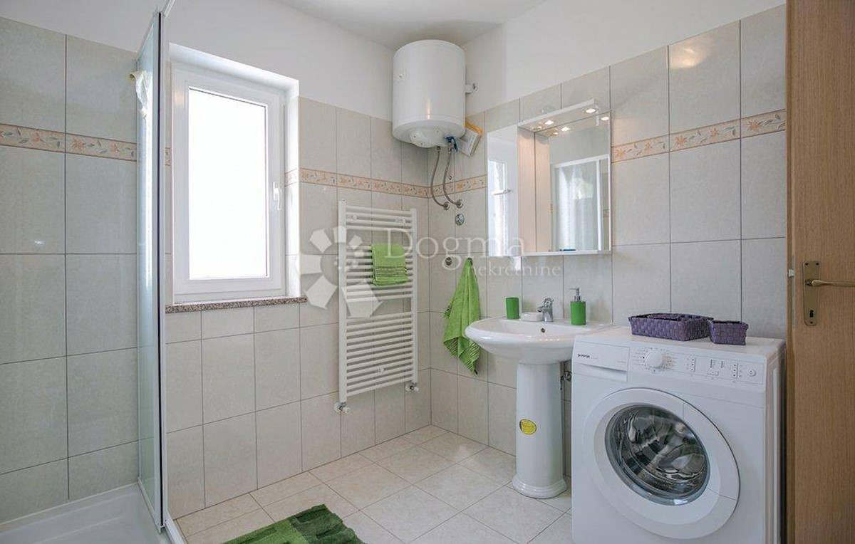 Casa Ravni, Raša, 181m2