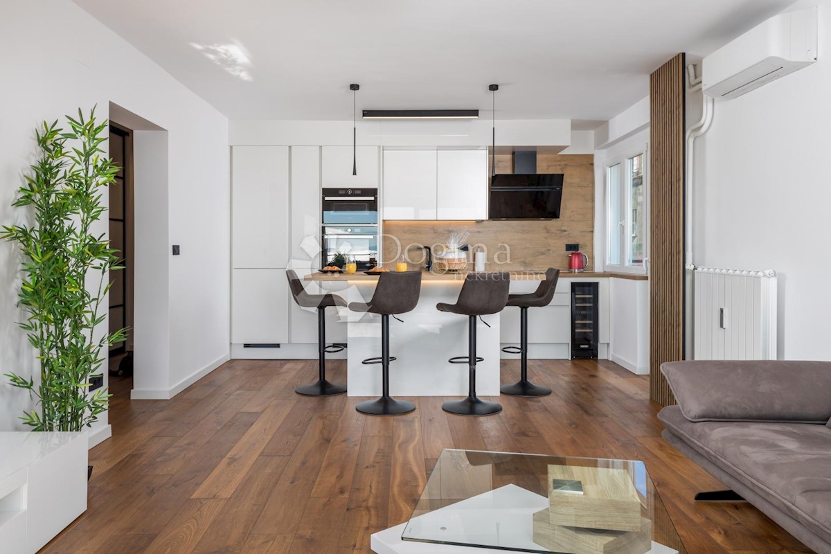 Allogio Centar, Rijeka, 64m2