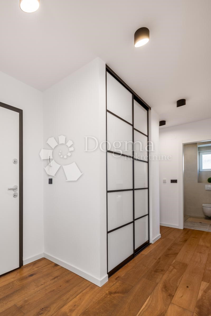 Allogio Centar, Rijeka, 64m2