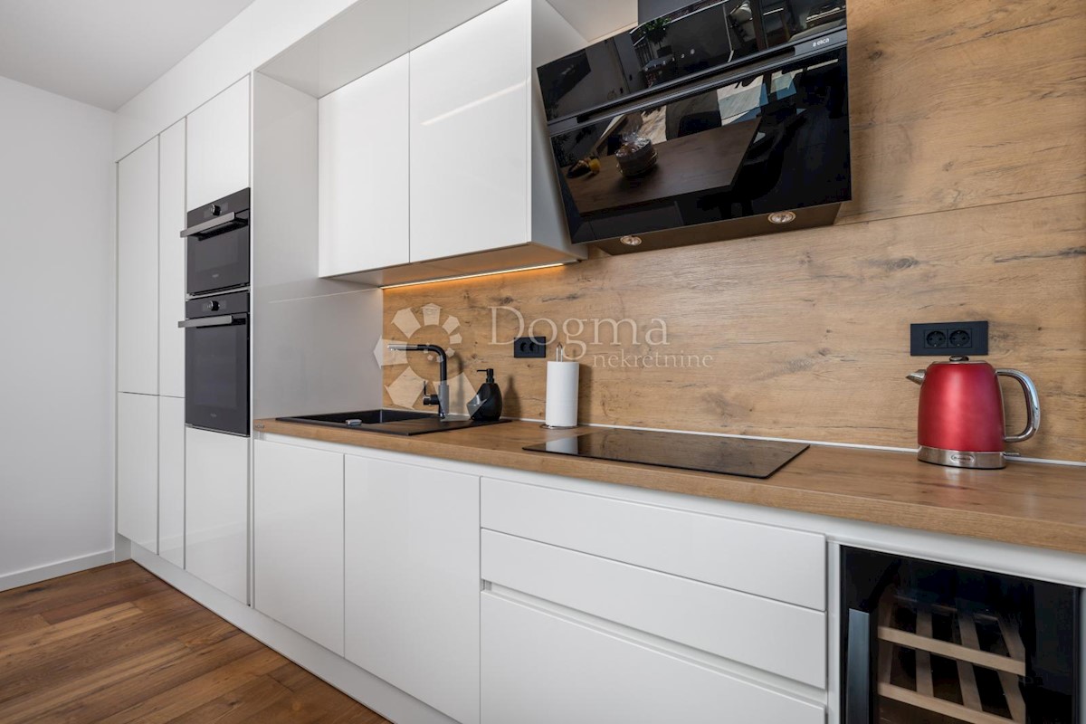 Allogio Centar, Rijeka, 64m2