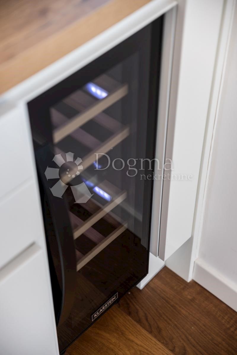 Allogio Centar, Rijeka, 64m2