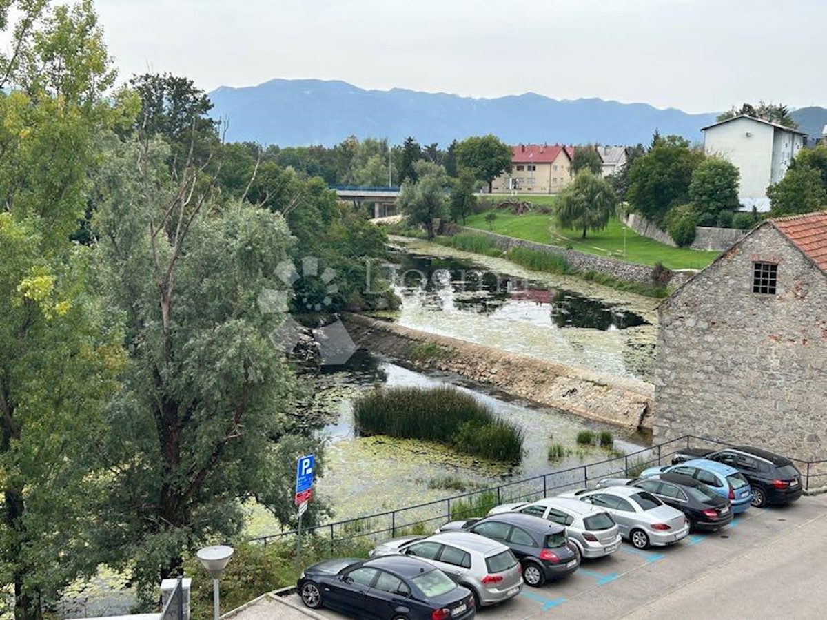 Locale commerciale Centar, Gospić, 810m2