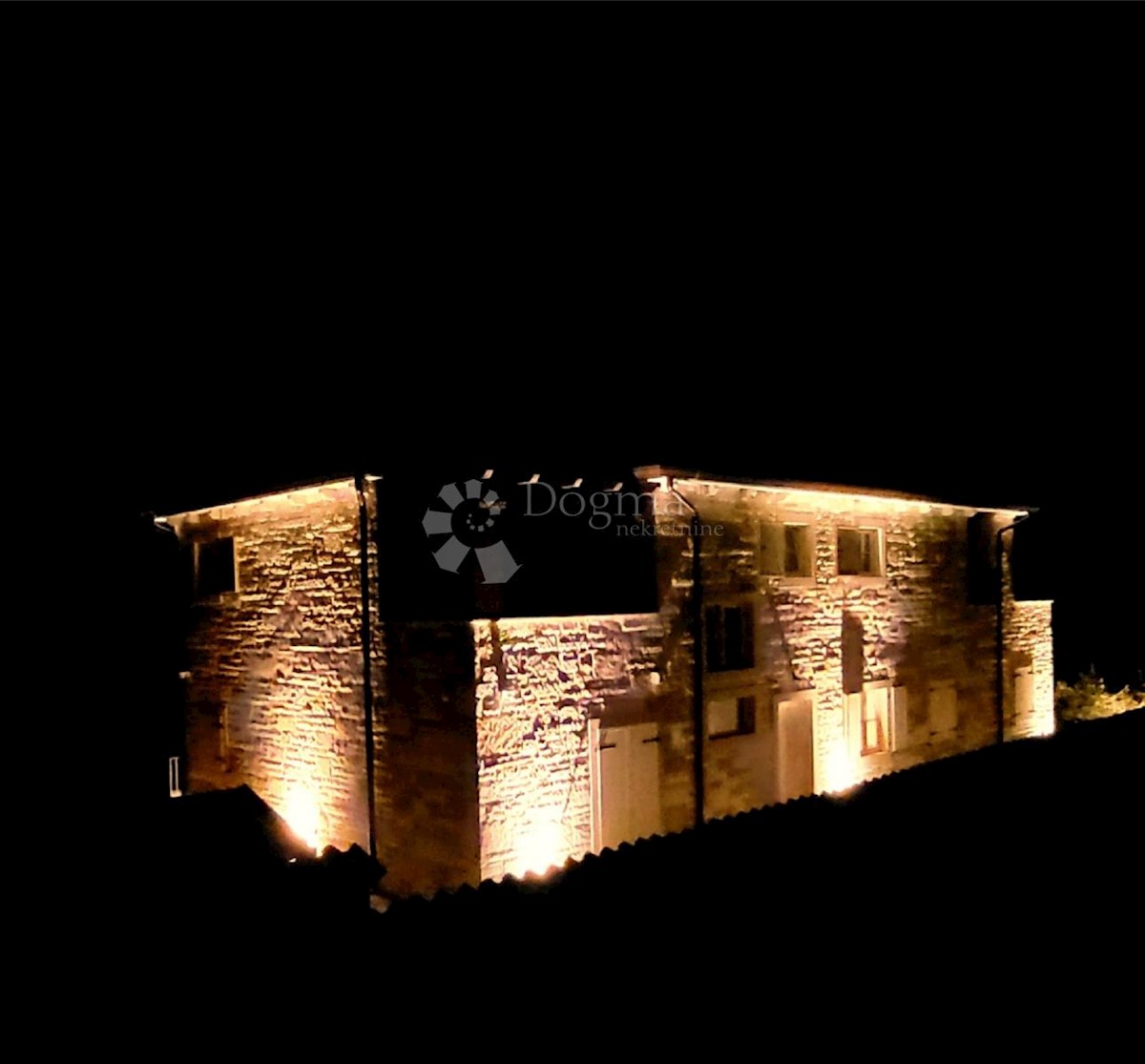 IL SOGNO DI UNA VILLA IN PIETRA D'ISTRIA DIVENTA REALTÀ