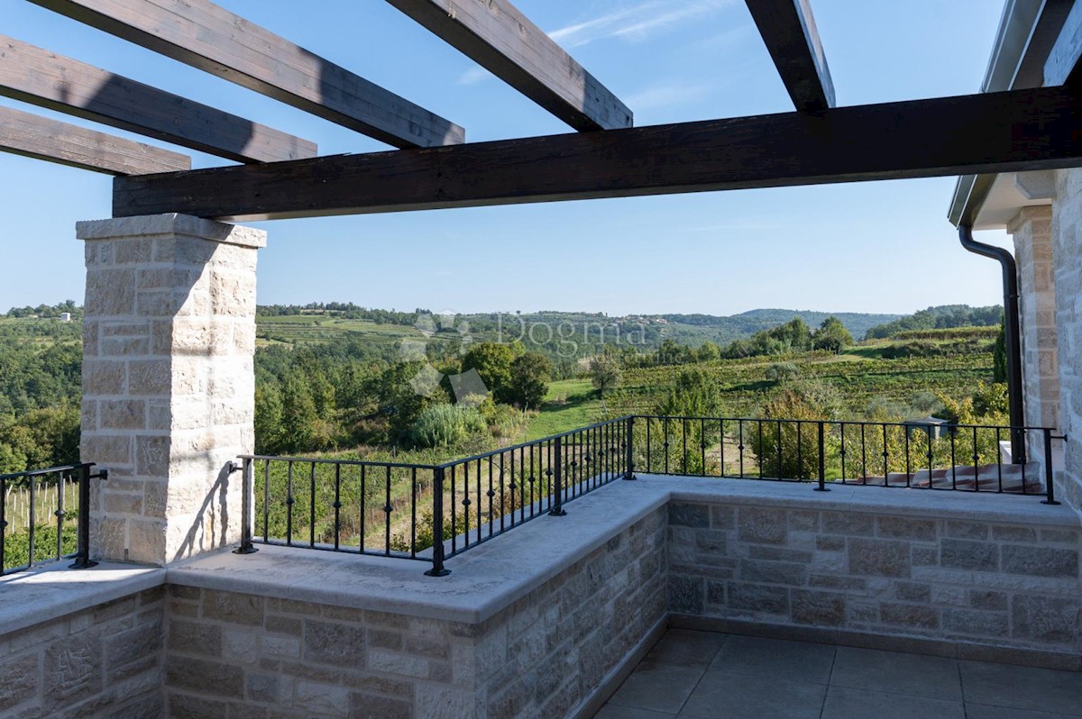 IL SOGNO DI UNA VILLA IN PIETRA D'ISTRIA DIVENTA REALTÀ