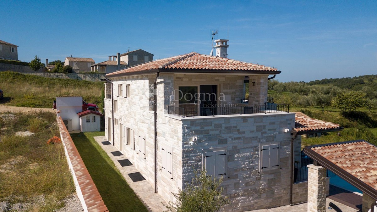 IL SOGNO DI UNA VILLA IN PIETRA D'ISTRIA DIVENTA REALTÀ