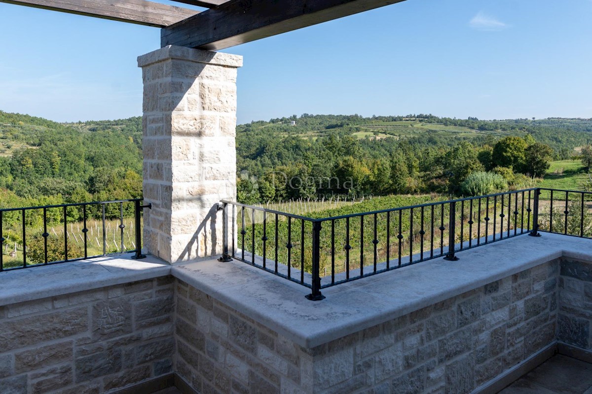 IL SOGNO DI UNA VILLA IN PIETRA D'ISTRIA DIVENTA REALTÀ