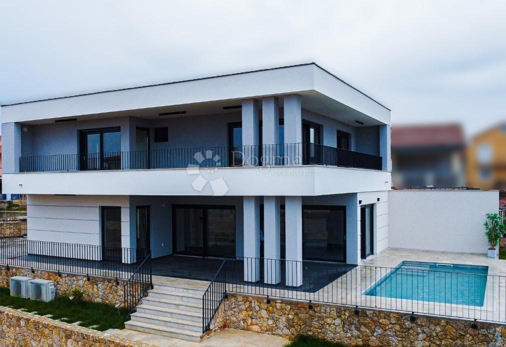Villa Esclusiva con Piscina