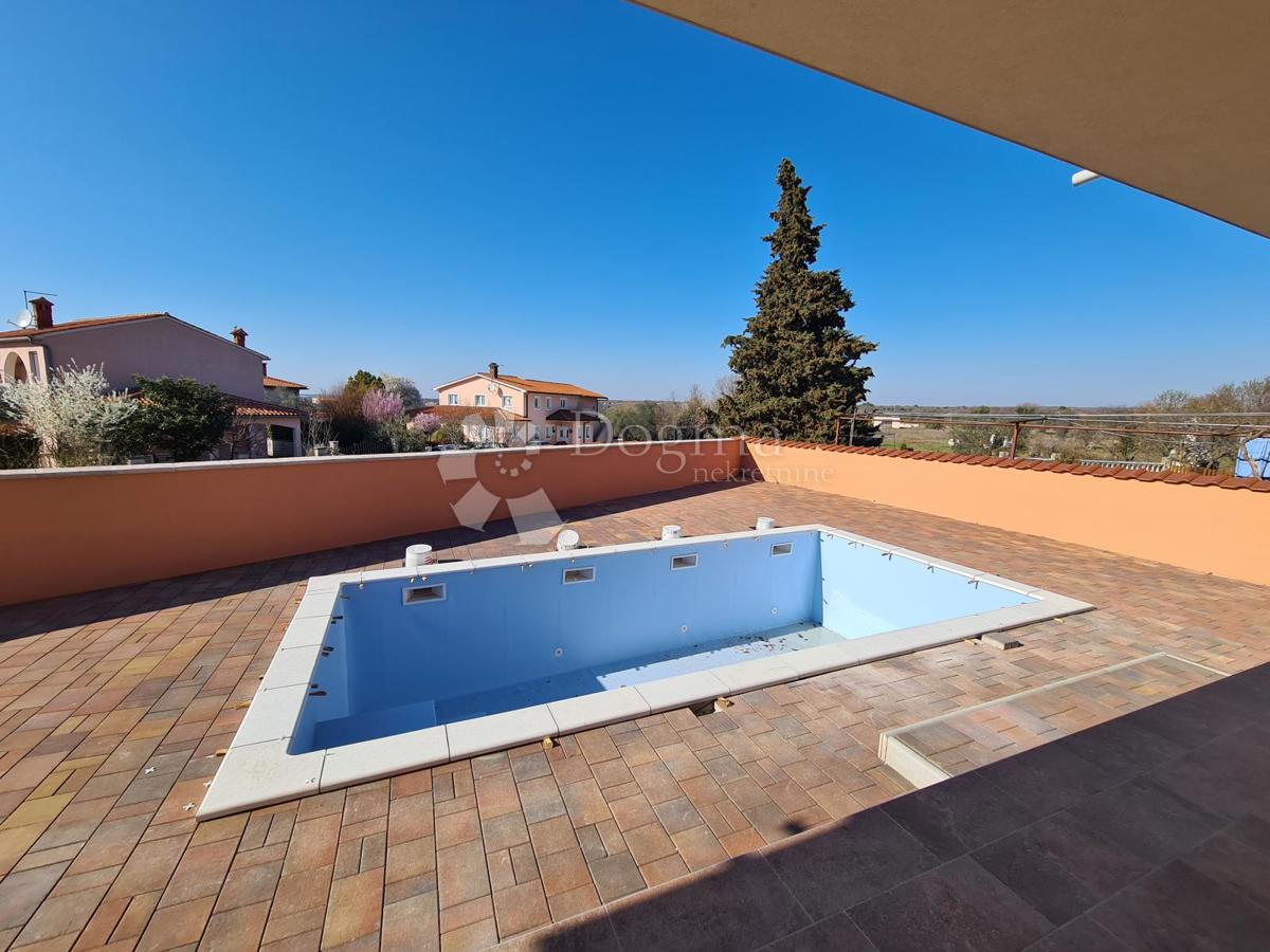 OPPORTUNITÀ! VILLA NUOVA, COSTRUZIONE 2022. NON UTILIZZATA, ARREDATA, PISCINA