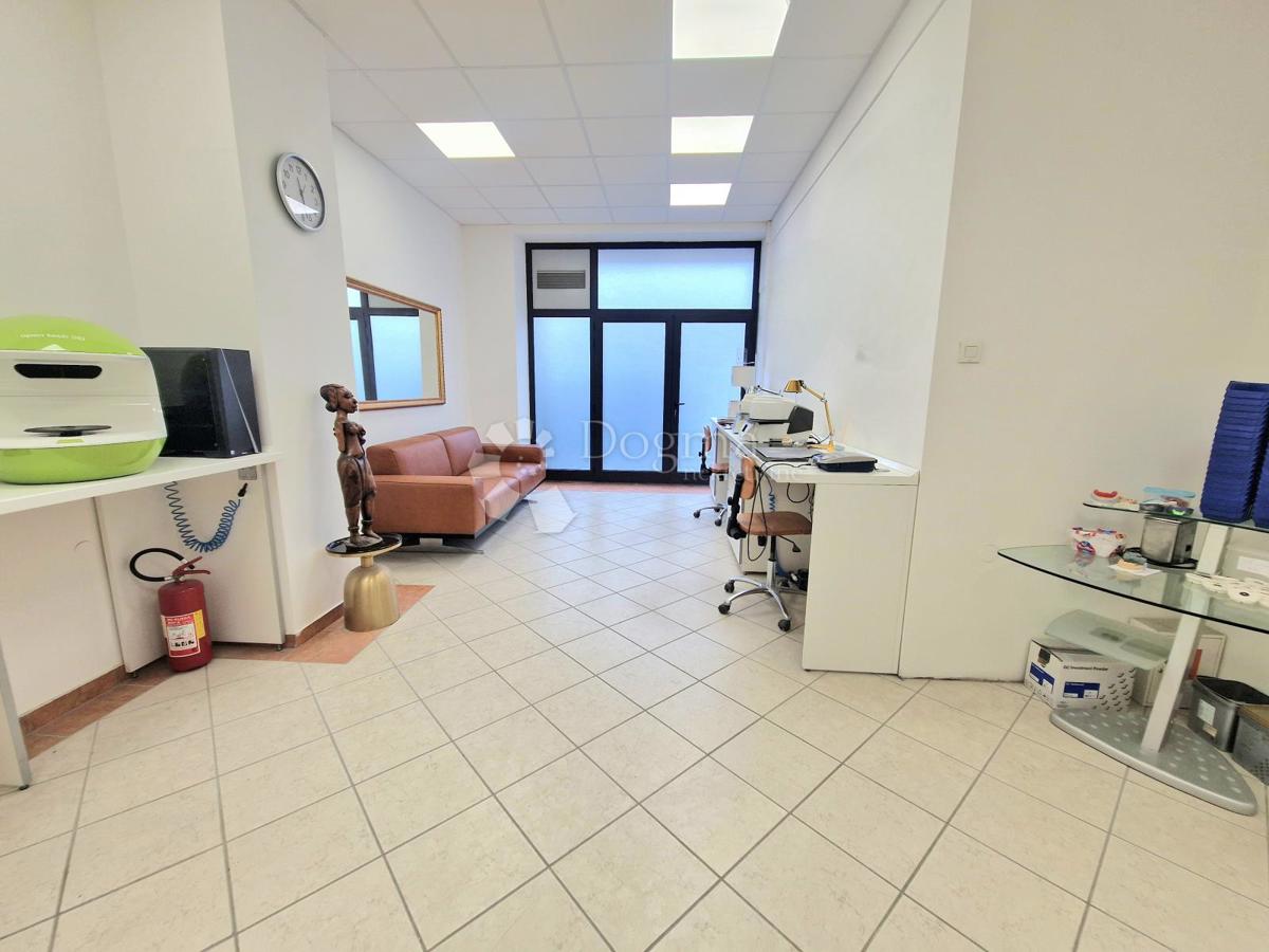 Locale commerciale Pećine, Rijeka, 63m2