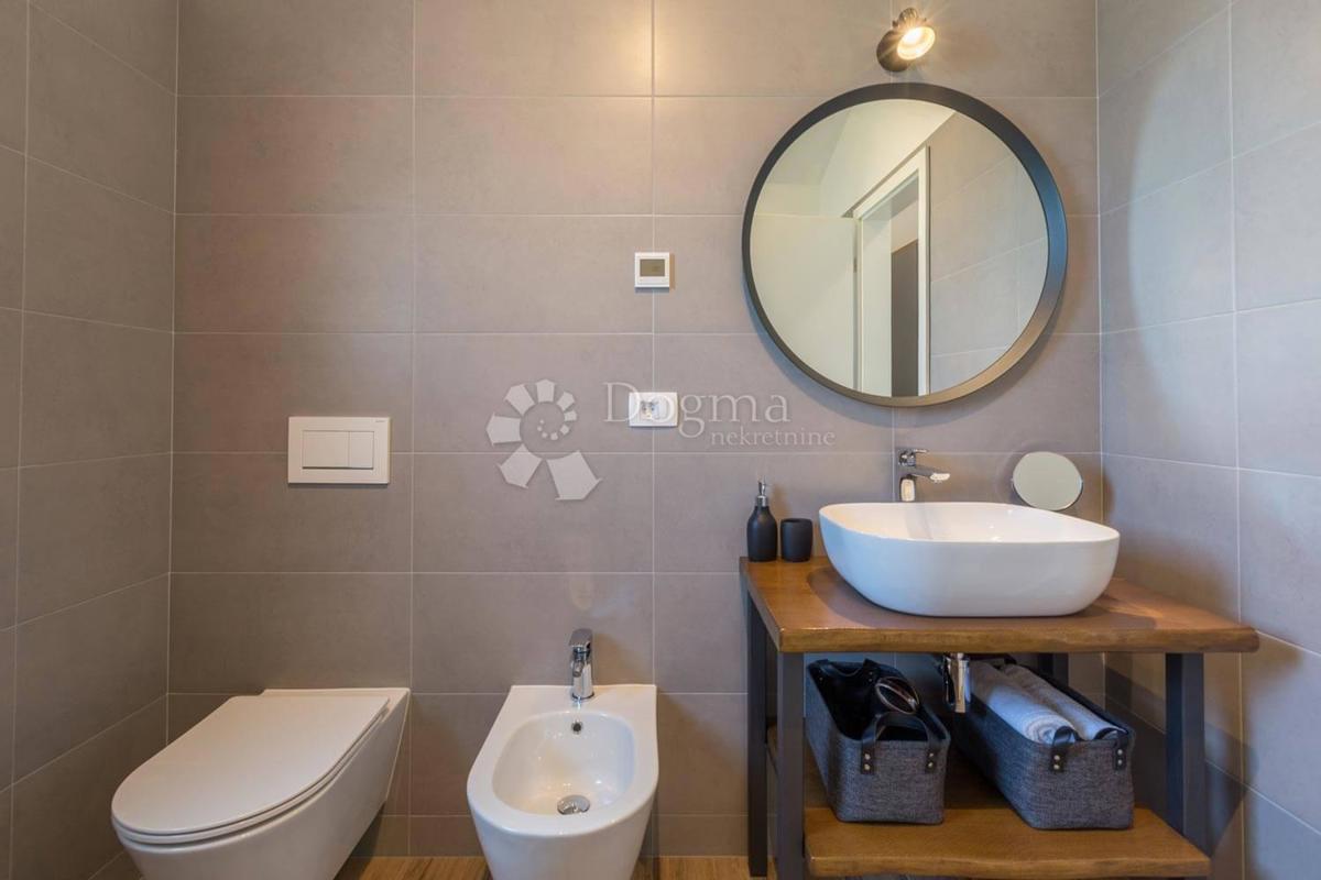 VILLA IN PIETRA CON VISTA APERTA SUL MARE E NELLA NATURA!