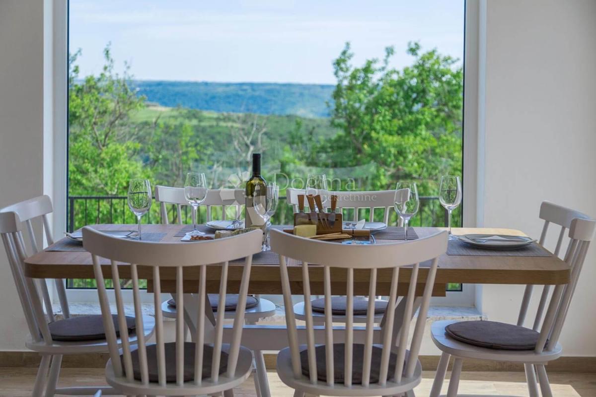 VILLA IN PIETRA CON VISTA APERTA SUL MARE E NELLA NATURA!