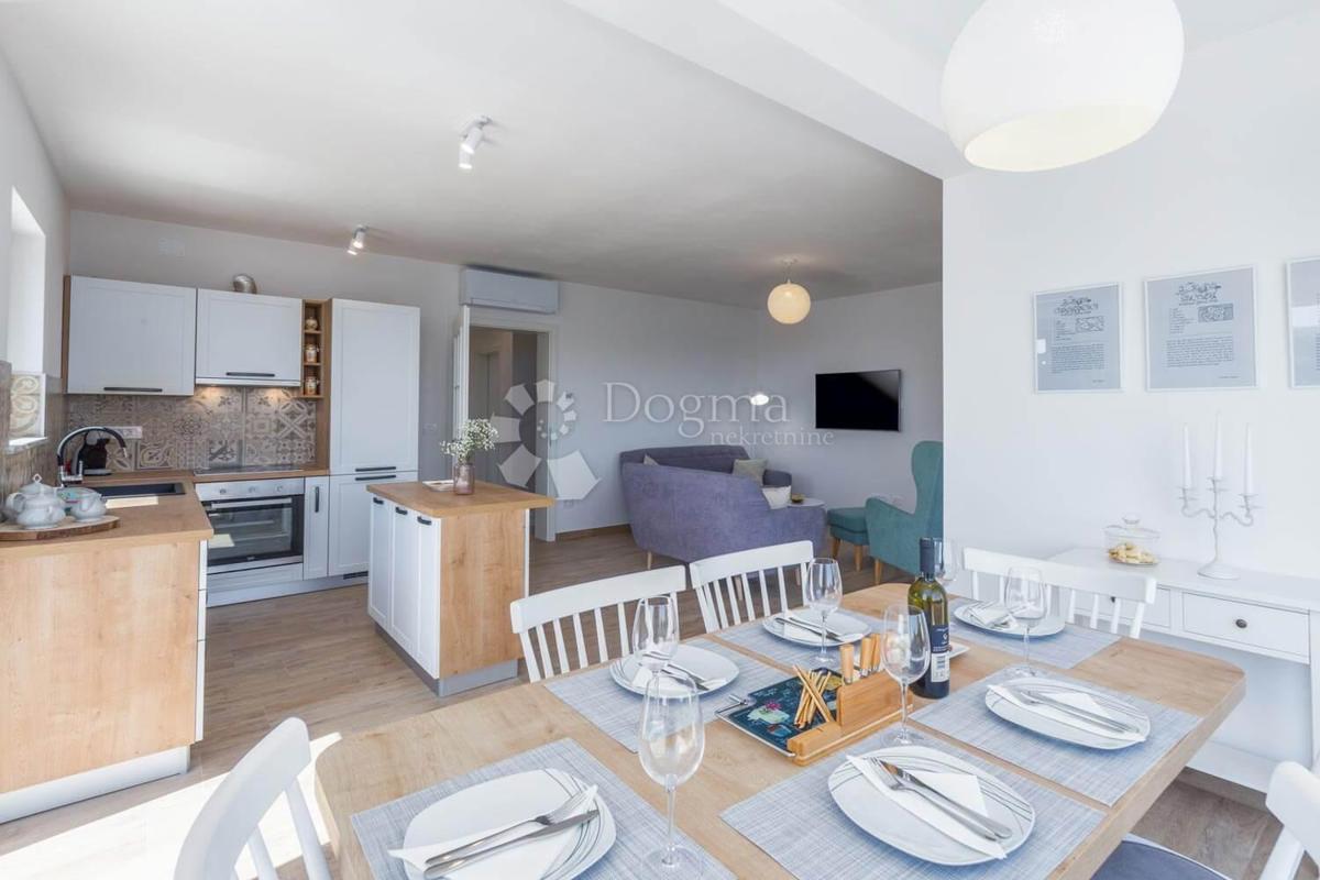 VILLA IN PIETRA CON VISTA APERTA SUL MARE E NELLA NATURA!