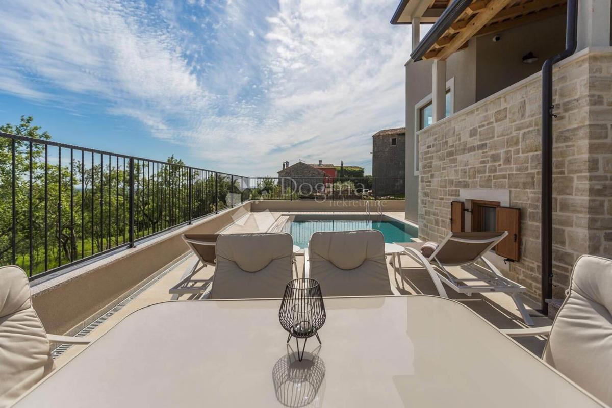 VILLA IN PIETRA CON VISTA APERTA SUL MARE E NELLA NATURA!