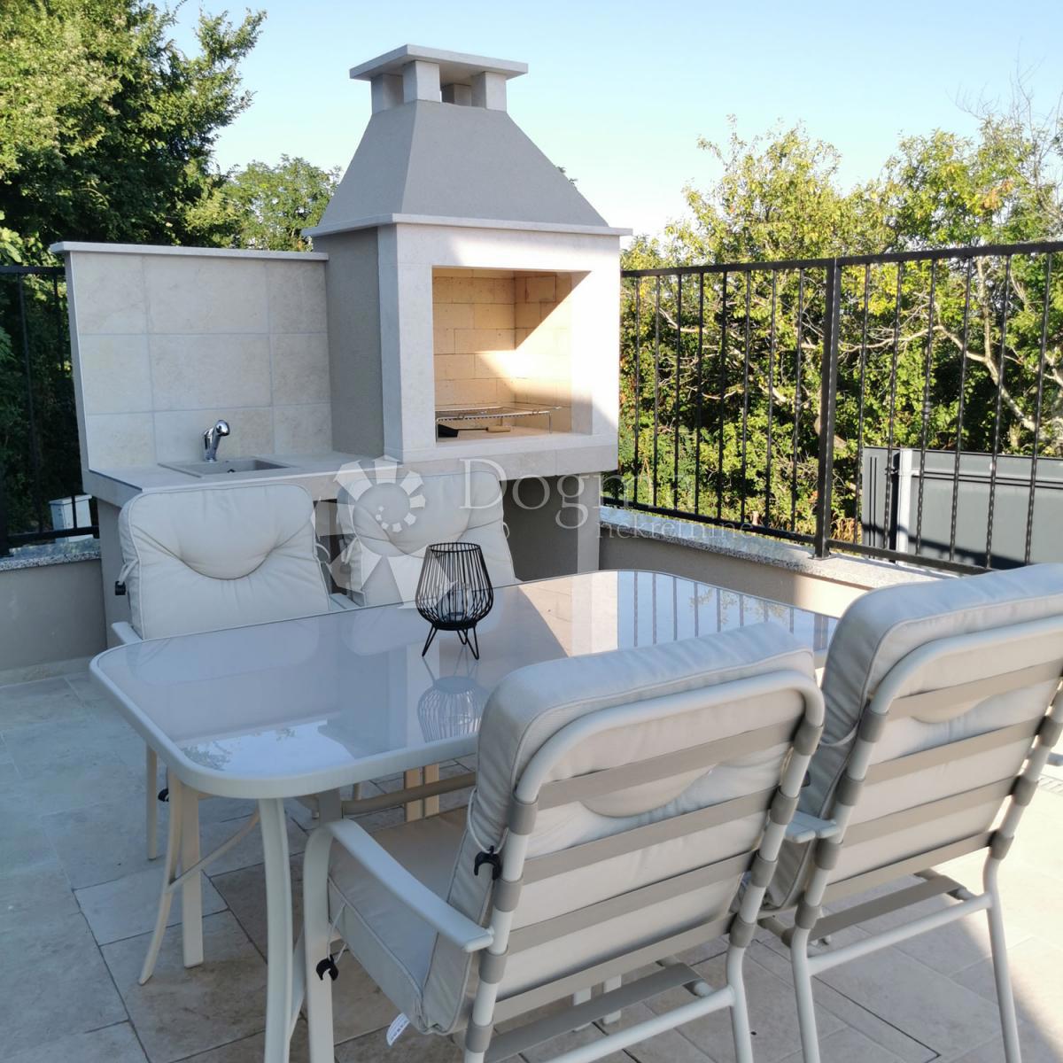 VILLA IN PIETRA CON VISTA APERTA SUL MARE E NELLA NATURA!