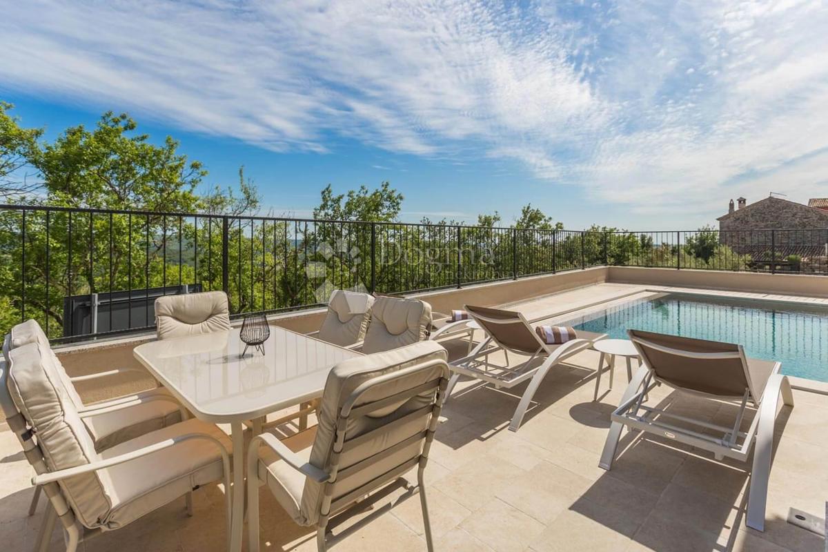 VILLA IN PIETRA CON VISTA APERTA SUL MARE E NELLA NATURA!