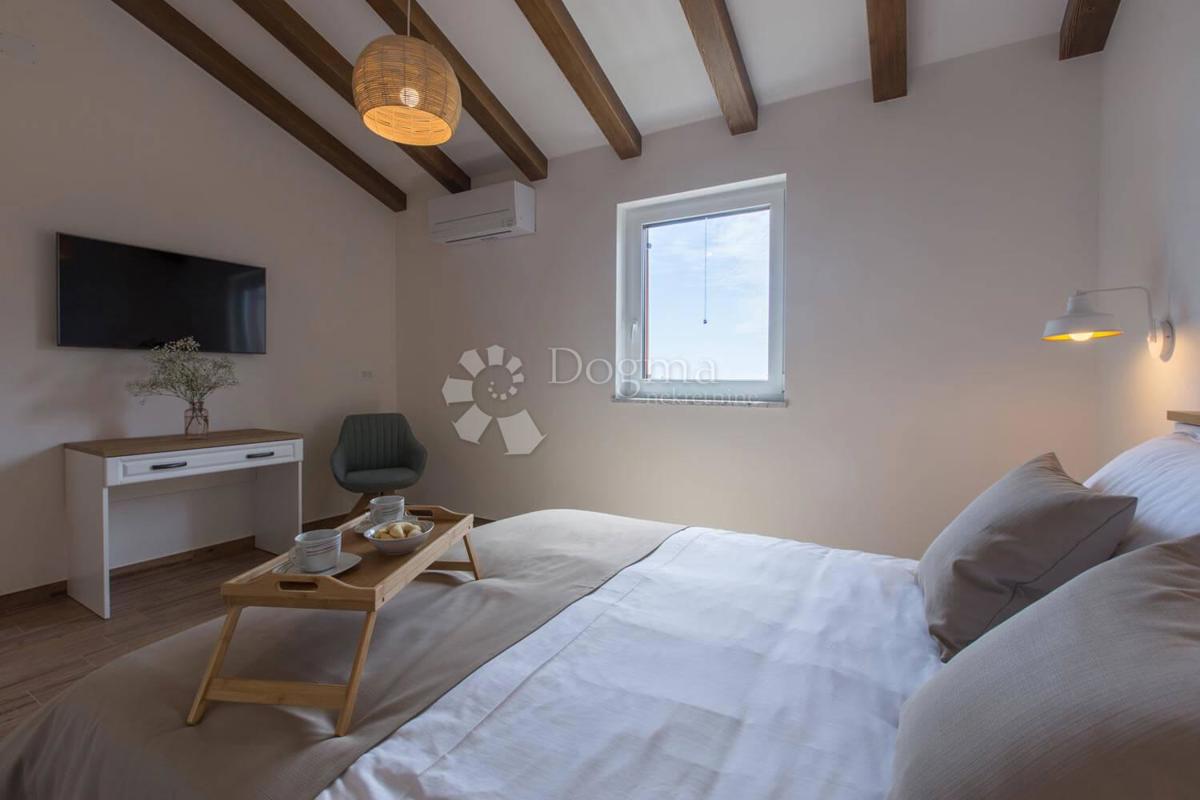 VILLA IN PIETRA CON VISTA APERTA SUL MARE E NELLA NATURA!