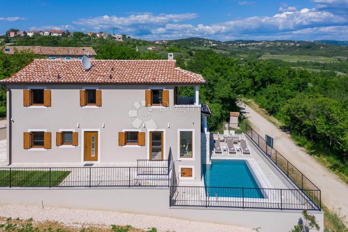 VILLA IN PIETRA CON VISTA APERTA SUL MARE E NELLA NATURA!