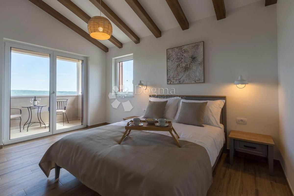 VILLA IN PIETRA CON VISTA APERTA SUL MARE E NELLA NATURA!