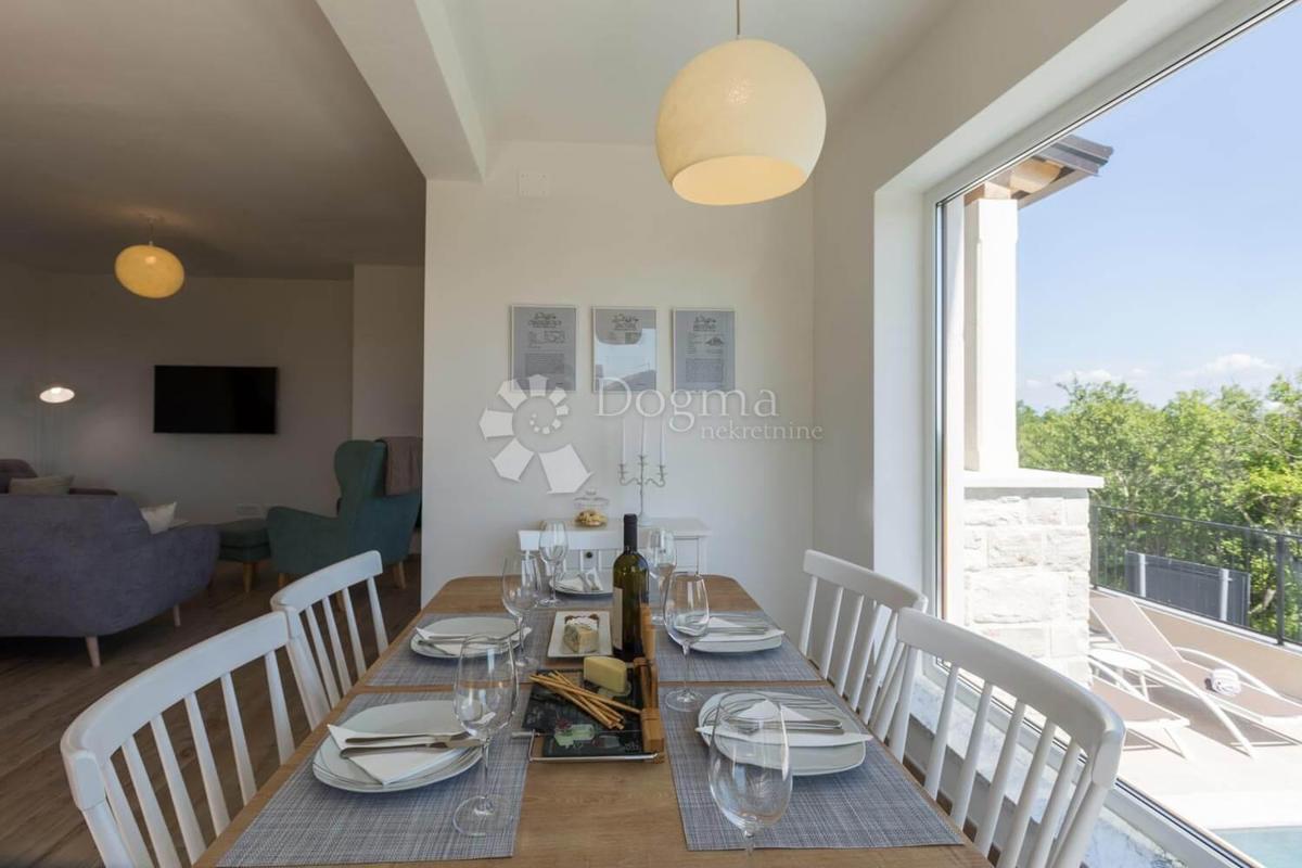 VILLA IN PIETRA CON VISTA APERTA SUL MARE E NELLA NATURA!