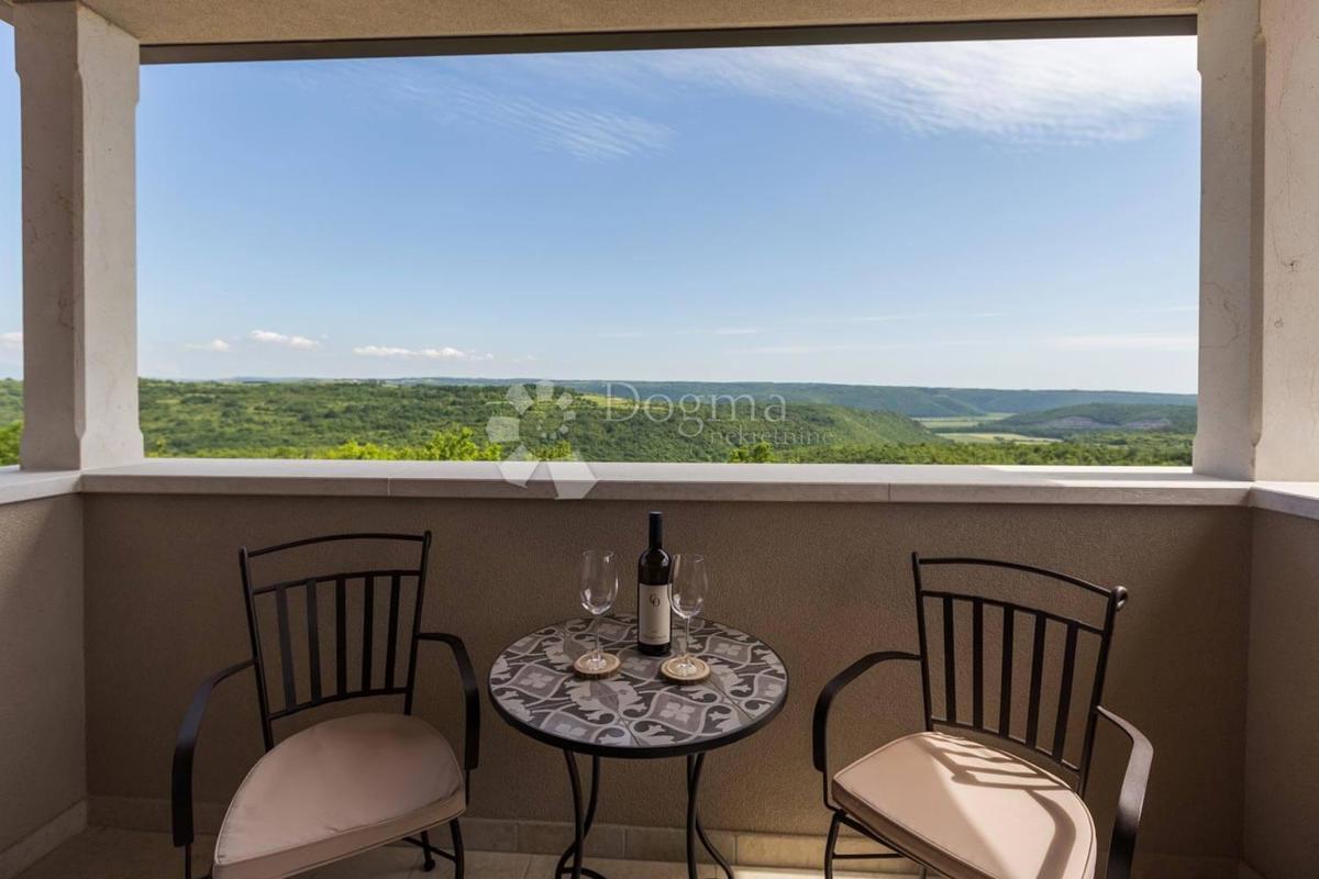 VILLA IN PIETRA CON VISTA APERTA SUL MARE E NELLA NATURA!