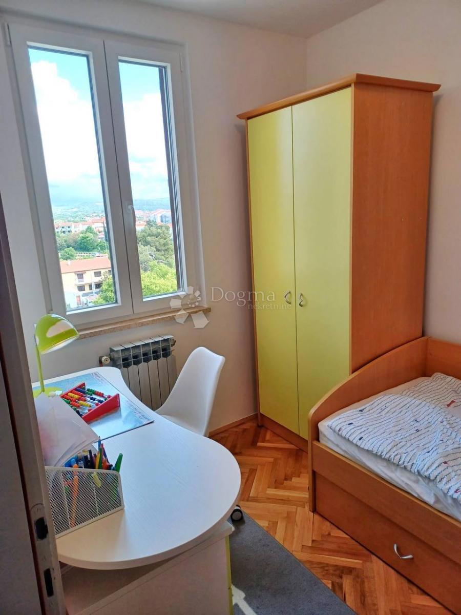 ROVIGNO, APPARTAMENTO IDEALE PER FAMIGLIE CON 3 CAMERE DA LETTO E VISTA MARE APERTA