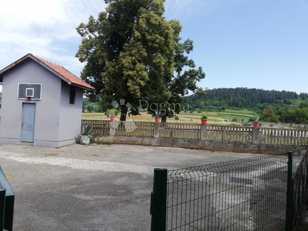 Locale commerciale Brinje, 300m2