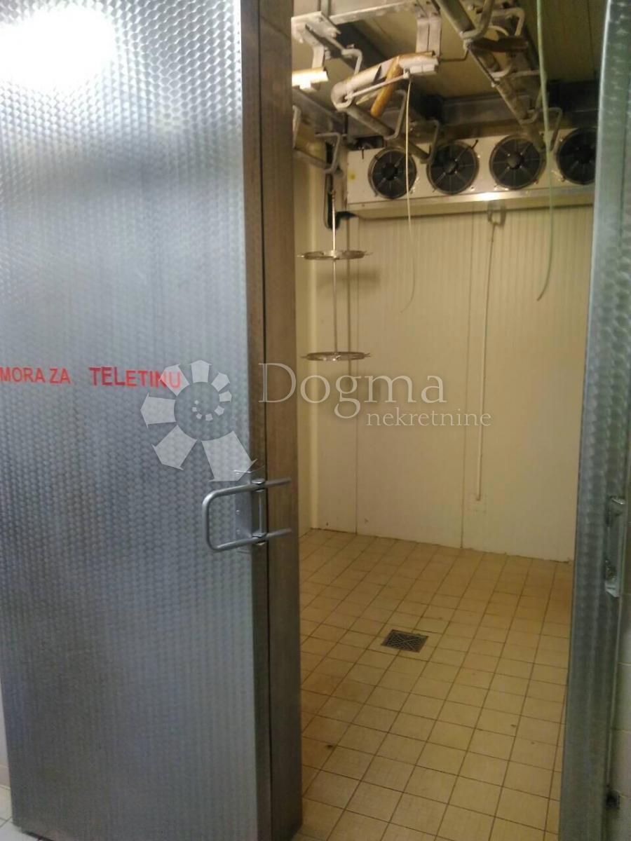 Locale commerciale Brinje, 300m2