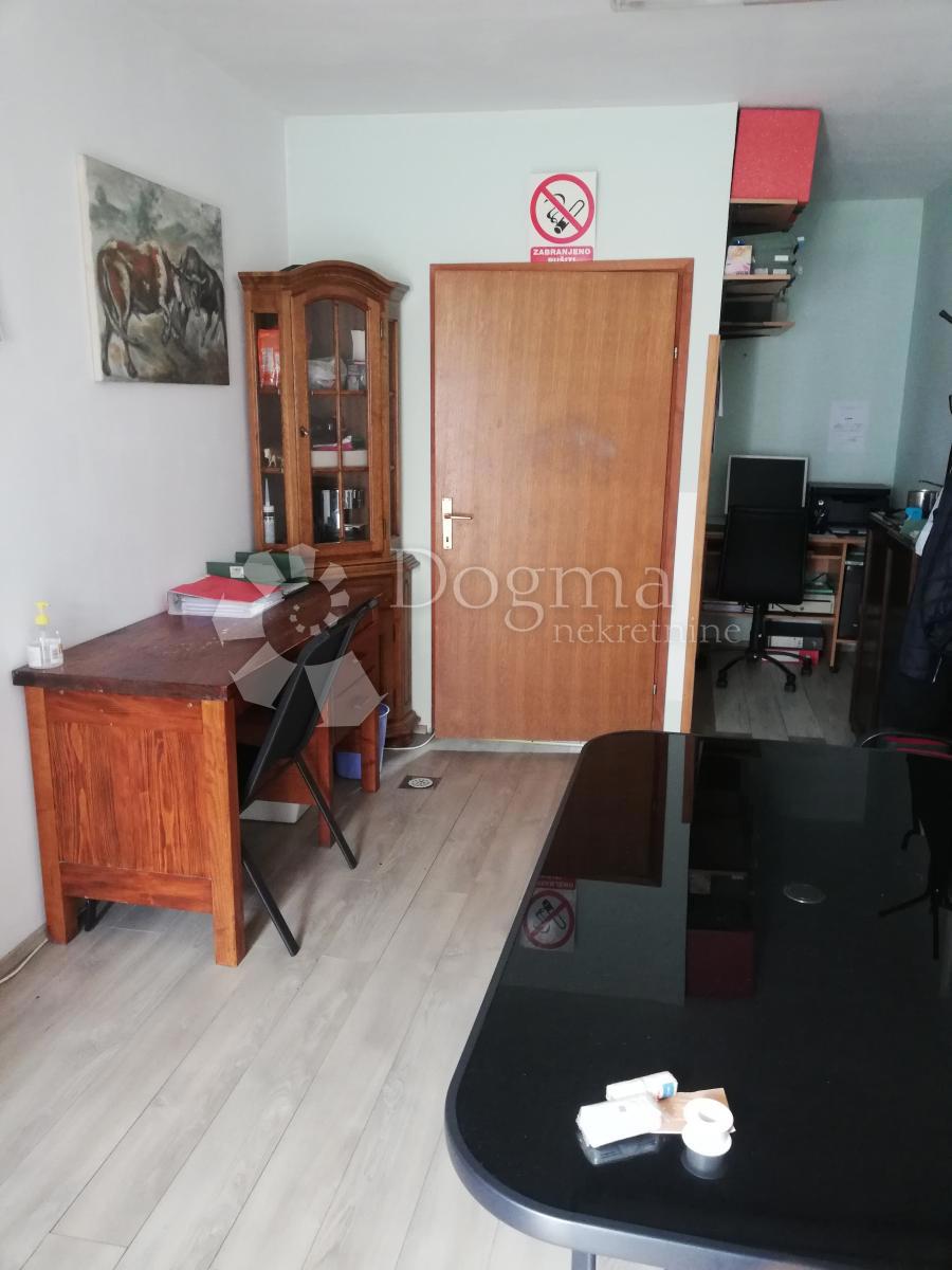 Locale commerciale Brinje, 300m2