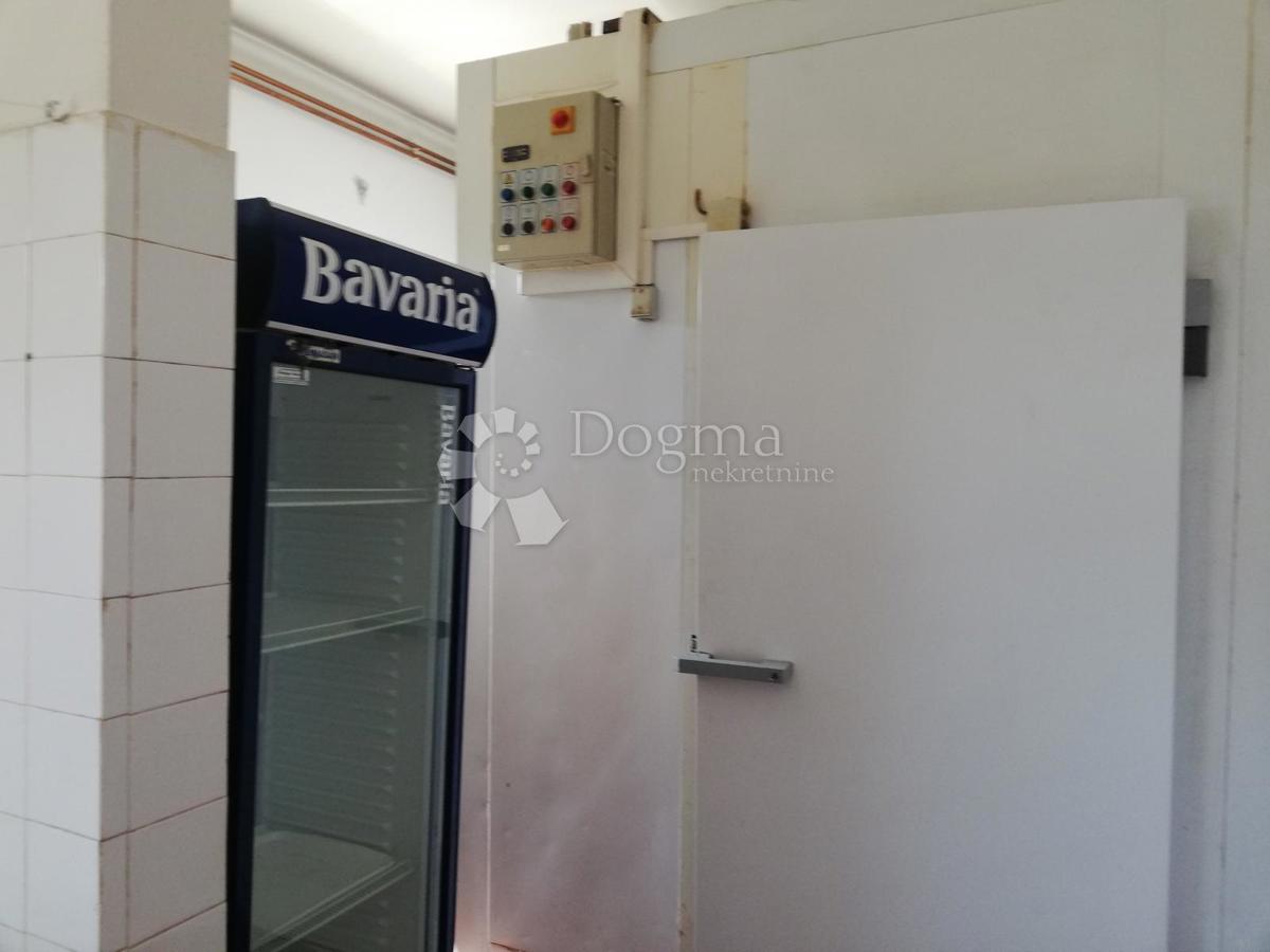 Locale commerciale Brinje, 300m2