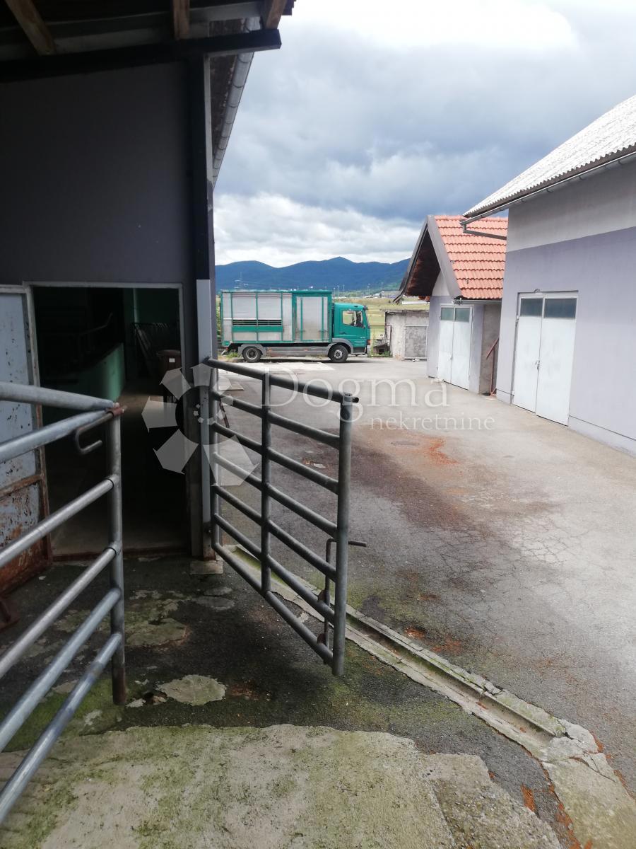 Locale commerciale Brinje, 300m2