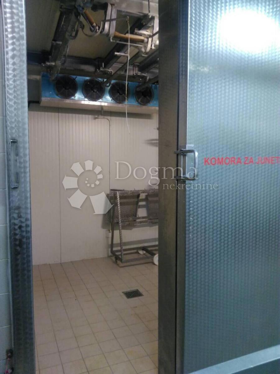 Locale commerciale Brinje, 300m2